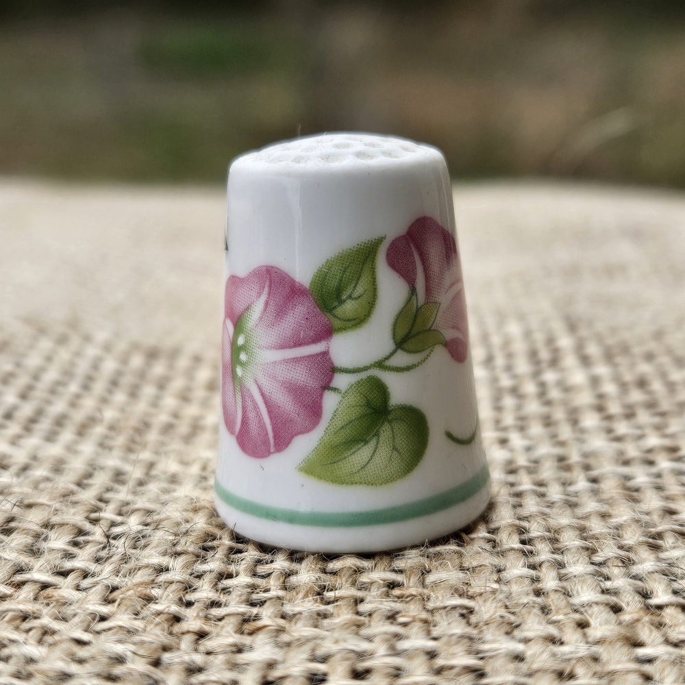 Vintage Royal Worcester Bone China Thimble Pink Floral Made in England - Picture 3 of 9
